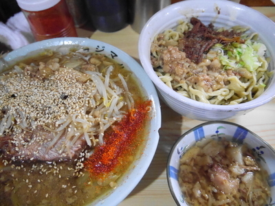 「富士丸ラーメン＋白多め＋油多目」@ラーメン富士丸 明治通り都電梶原店の写真