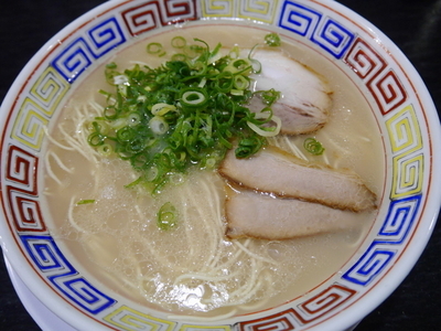 「ランチラーメン ベタ＋ナマ＋サービス半替え玉」@博多ラーメン よねちゃんの写真