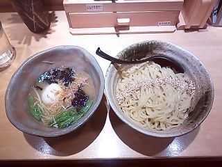 「塩つけ麺＋味玉」@焼きあご塩らー麺 たかはし 新宿本店の写真