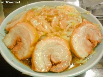 「ラーメン小豚 「麺かためニンニクアブラカラメ」(840円)」@ラーメンかじろうの写真
