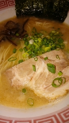「豚骨ラーメン７５０円」@いでゆ商店の写真