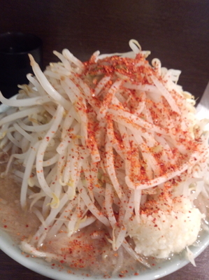 「小豚ラーメン　ヤサイニンニクカラメ唐辛子」@ラーメン二郎 JR西口蒲田店の写真