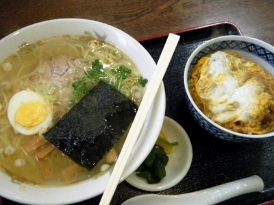 「塩ラーメン＋ミニカツ丼900円」@そば処 秀月の写真