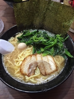 「ラーメン並ほうれん草増し、硬め濃いめ」@横浜家系らーめん 魂心家 藤沢店の写真