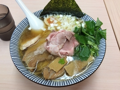 「煮干しそば白醤油大盛+大判焼豚/￥780+200」@中華そば よしかわの写真