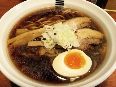 「４種の魚介醤油らーめん」@烈火 庄内本店の写真