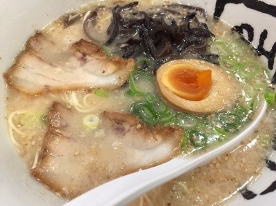 「とんこつ塩らーめん」@然屋 行徳店の写真