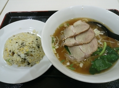 「チャーシュー麺半炒飯セット（高菜チャーハン）730円」@福泰厨房 島忠ホームズ草加舎人店の写真