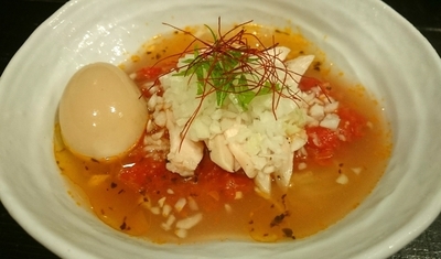 「【限定】冷たいトマトラーメン 700円＋味玉」@まぜそば 一心不乱の写真