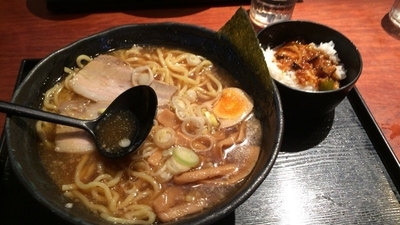 「つけ汁 醤油ラーメン ジャージャー丼 サービス大盛り サービス」@つけ麺 さとう 豊洲店の写真