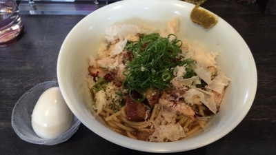 「煮干しまぜそば＋カスタム」@麺や Bar 渦の写真