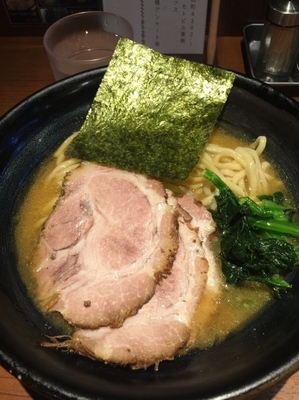 「半チャーシュー麵(ロース)中盛、硬め」@しょうゆのおがわや 橋本店の写真