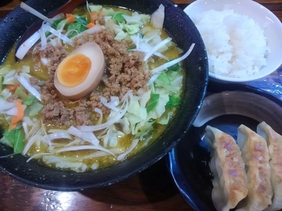 「カレーらうめん　880円＋ランチ券50円」@らうめん しんかの写真