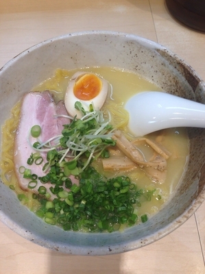 「塩らぁめん」@麺や けせらせらの写真