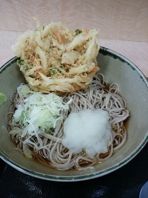 「冷やしかき揚げそば420円」@名代 箱根そば 愛甲石田店の写真