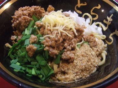 「【限定】ニラたっぷり混ぜそば　７５０円」@家系ラーメン とらきち家の写真