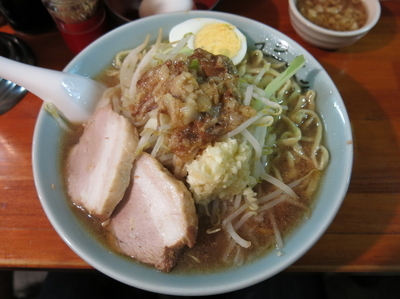 「らーめん(麺半分・ニンニクアブラ)：850円」@ラーメン富士丸 西新井大師店の写真