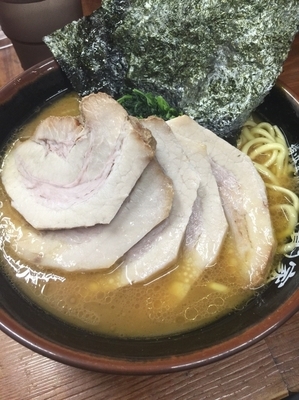 「チャーシュー麺850円、硬め濃いめ」@家系ラーメン ○貴家の写真