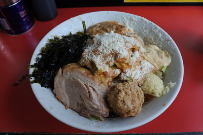 「限定　冷やしまぜそば(中盛)、味玉」@ラーメン一心の写真