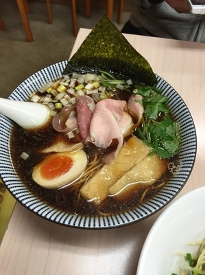 「煮干しそば 黒 大盛り」@中華そば よしかわの写真