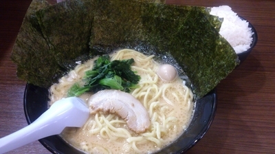 「ラーメン(大盛･麺硬め･味濃いめ)＋海苔・ライス(サービス)」@横浜家系らーめん 魂心家 藤沢店の写真