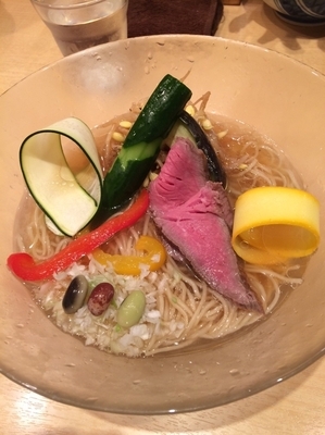 「冷やしビーフそば1200円」@饗 くろ㐂の写真