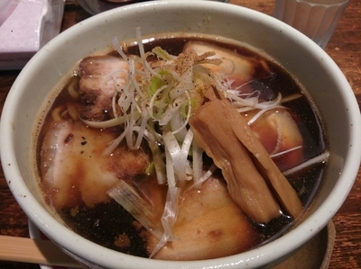 「【限定】丸鶏清湯醤油麺〜鯵干しスパイス仕立て〜（大盛：㋚券）」@麺肴 ひづきの写真