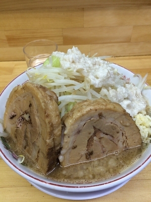 「ラーメン豚入り並(ニンニク、ヤサイ、アブラ)」@ラーメン 龍郎の写真