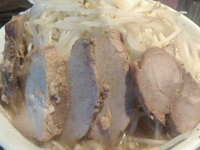 「ラーメン大、豚まし」@ジャンクガレッジ 甲府昭和店の写真