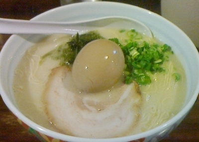 「味玉子入り」@らーめん まる玉 両国店の写真