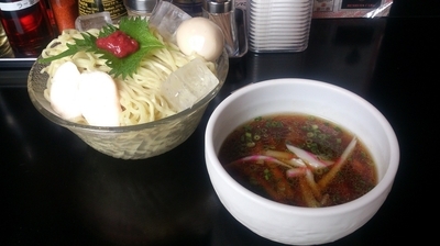 「【夏季限定】冷やニボつけ麺(大)＋味玉(クーポンサービス)」@肉煮干し中華そば さいころの写真