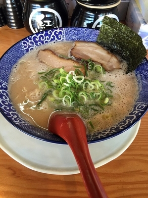 「塩とんこつ（６８０円）」@博多ラーメン鶴亀堂 春日部ユリノキ店の写真