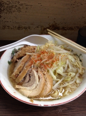 「ラーメン小豚 麺少な目 野菜少な目」@ラーメン二郎 横浜関内店の写真