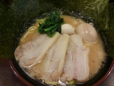 「スペシャルラーメン（並）　900円の品」@横濱家系 豚骨醤油ラーメン 蒲田 いっ家の写真