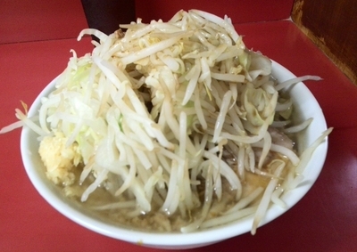 「小ラーメン700円 (麺半分、ニンニク半分・ヤサイ・カラメ)」@ラーメン二郎 千住大橋駅前店の写真