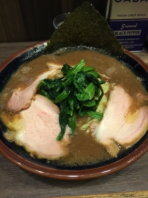 「チャーシュー麺大盛1090円、硬め濃いめ」@神田ラーメン わいず 神田本店の写真