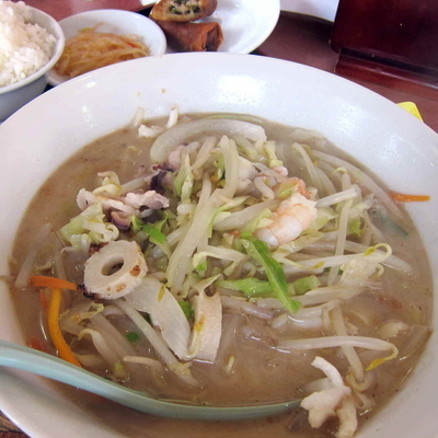 「チャンポン麺 + 春巻 + 半ライス定食 800円」@新勝楼 白金台店の写真