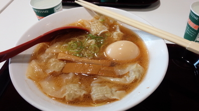 「煮玉子入り海老スープ　ワンタンメン（１，０２０円）」@らーめん華菜楼の写真