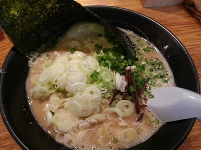 「ねぎ豚骨まる760円」@茨城豚骨 とんこつ家 高菜の写真