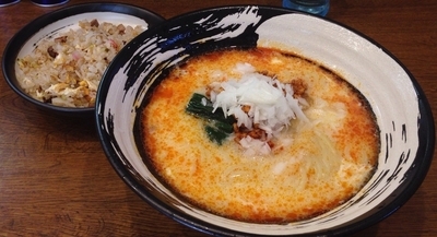「酸辣麺＋半炒飯(800円＋350円)」@らーめん屋 小川の写真