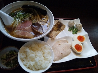 「【気まぐれ限定】重ね鰹の中華そば850円+鶏三昧300円」@麺道 麒麟児の写真