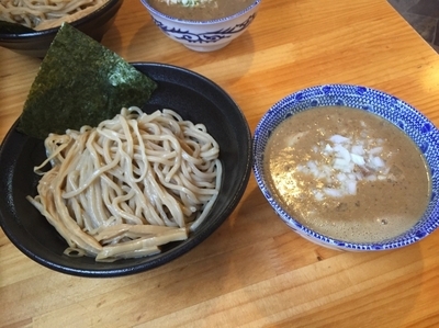 「《気まぐれメニュー》鯵煮干パイパンつけ麺 800円」@つけ麺 弥七の写真