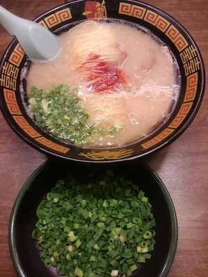 「天然とんこつラーメン　790円＋追加ネギ120円」@一蘭 渋谷店の写真