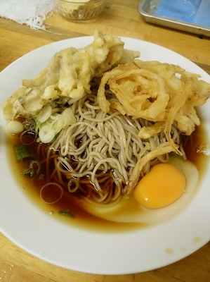 「（冷）天ぷら小2ヶ400円+生卵（サービス）」@立喰そば・うどん ふじの写真
