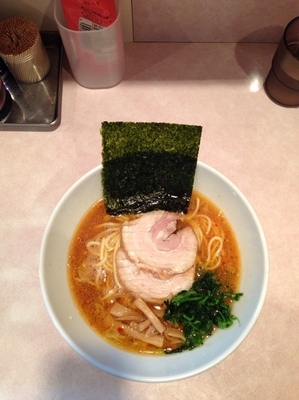 「ちょい辛ラーメン中太麺」@らーめん将貴の写真