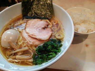 「らーめん中太麺、味玉」@らーめん将貴の写真