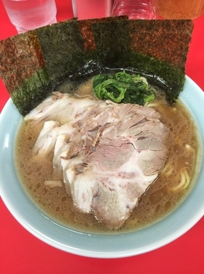 「チャーシュー麺中盛、硬め濃いめ」@横浜家系ラーメン 心家の写真