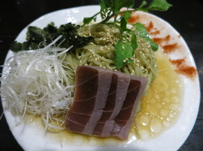 「クレソンの麺と鮪のスープの冷そば　　1000円」@俺の空 新宿店の写真