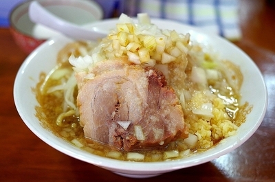 「らーめん(ニンニク・アブラ)730円」@らーめん kaeruの写真