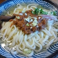 冷やし肉味噌うどん　900円の品